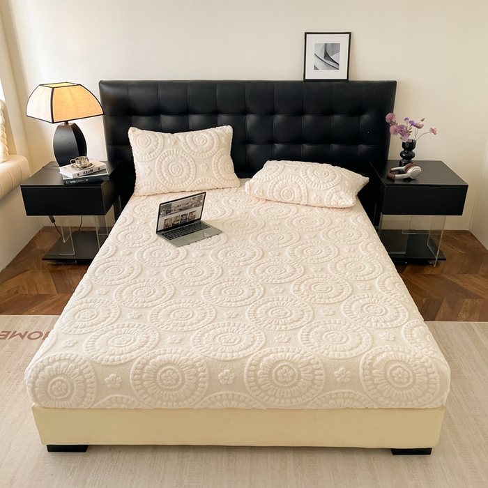 91家纺网 家纺一手货源 找家纺 莱家富 2026新款塔芙绒舒棉绒雕花绒单床笠 床笠单件-花朵系列（可提供压缩） 花朵-奶白