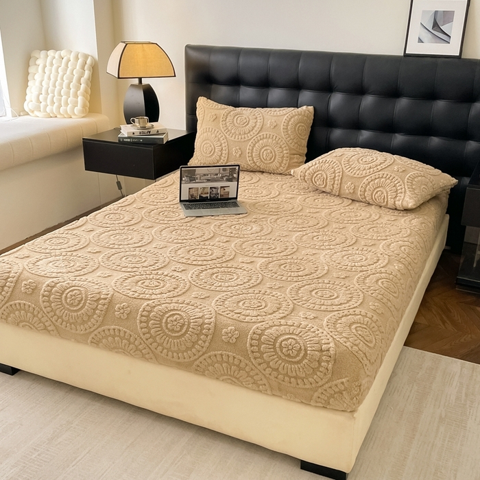 91家纺网 家纺一手货源 找家纺 莱家富 2026新款塔芙绒舒棉绒雕花绒单床笠 床笠单件-花朵系列（可提供压缩） 花朵-米驼