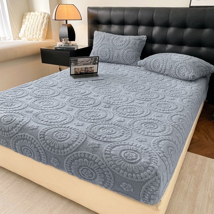 91家纺网 家纺一手货源 找家纺 莱家富 2026新款塔芙绒舒棉绒雕花绒单床笠 床笠单件-花朵系列（可提供压缩） 花朵-湖蓝