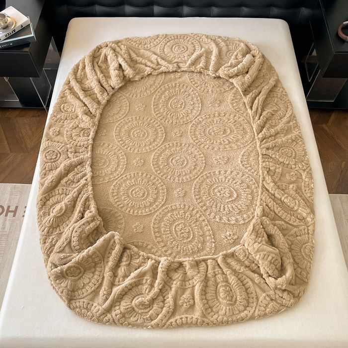 91家纺网 家纺一手货源 找家纺 莱家富 2026新款塔芙绒舒棉绒雕花绒单床笠 床笠单件-花朵系列（可提供压缩） 花朵-米驼