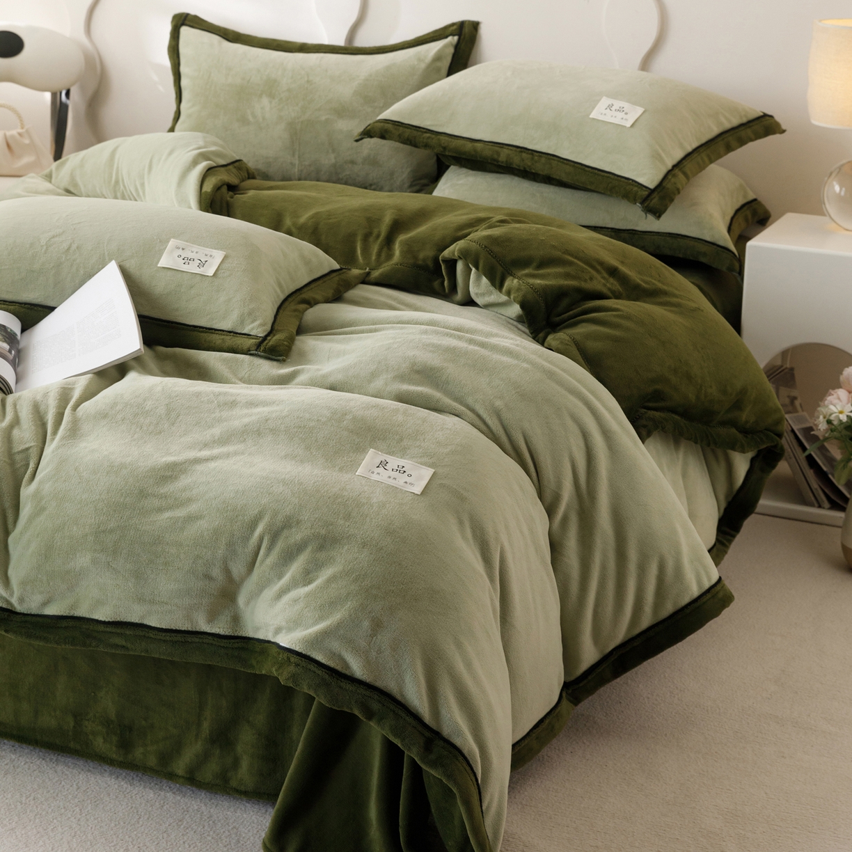 91家纺网 家纺一手货源 找家纺 寐绸家纺 2025秋冬新款230g牛奶绒双拼四件套 双拼四件套-浅水绿+橄榄绿