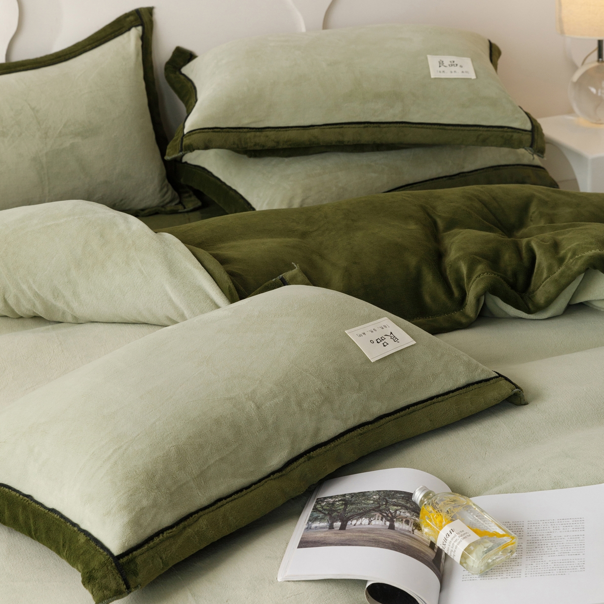 91家纺网 家纺一手货源 找家纺 寐绸家纺 2025秋冬新款230g牛奶绒双拼四件套 双拼四件套-浅水绿+橄榄绿