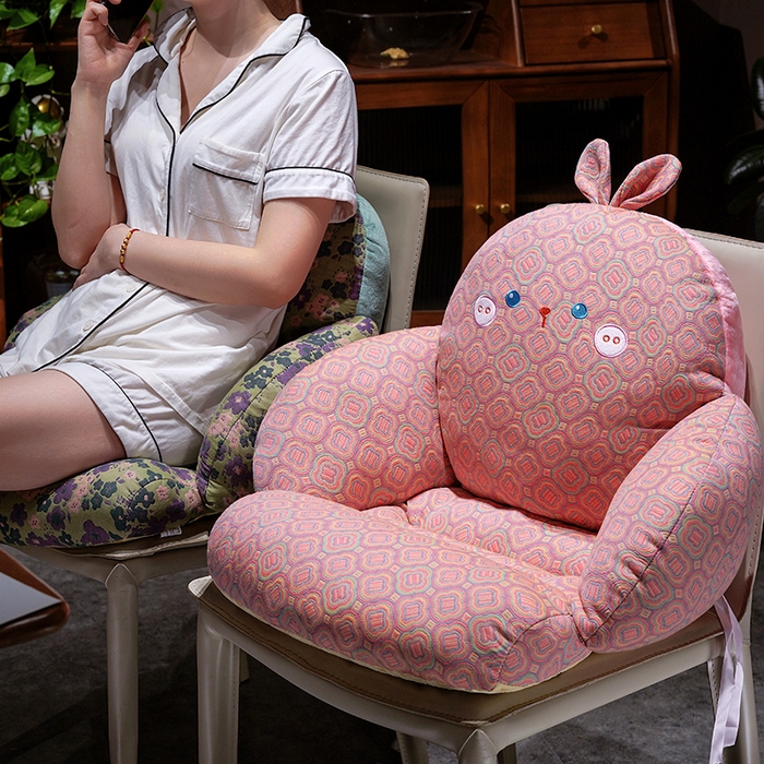 91家纺网 家纺一手货源 找家纺 仟亿莱 2025新款碎花三层纱半包围坐垫 半包围碎花兔子