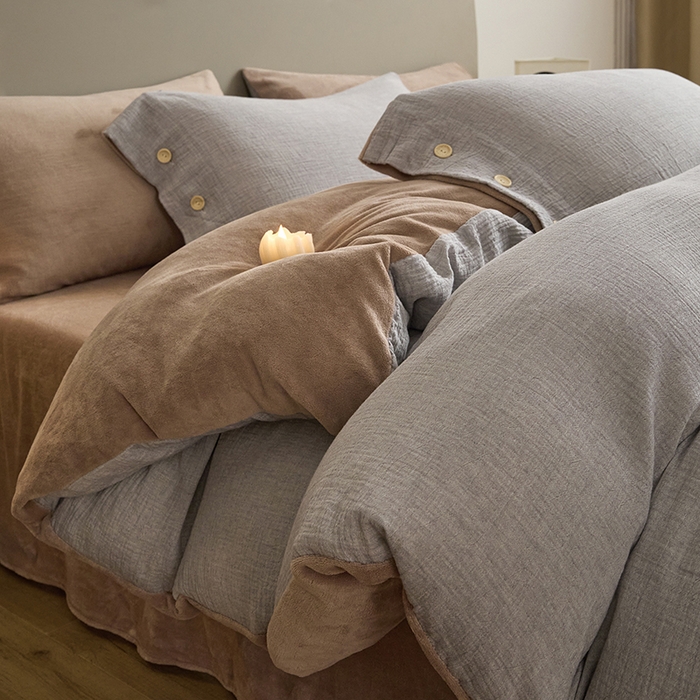 91家纺网 家纺一手货源 找家纺 绒城 全棉泡泡双层纱拼牛奶绒四件套 棉拼绒四件套 棉加绒四件套 - 棉绒系列 泡沫灰-橡木棕