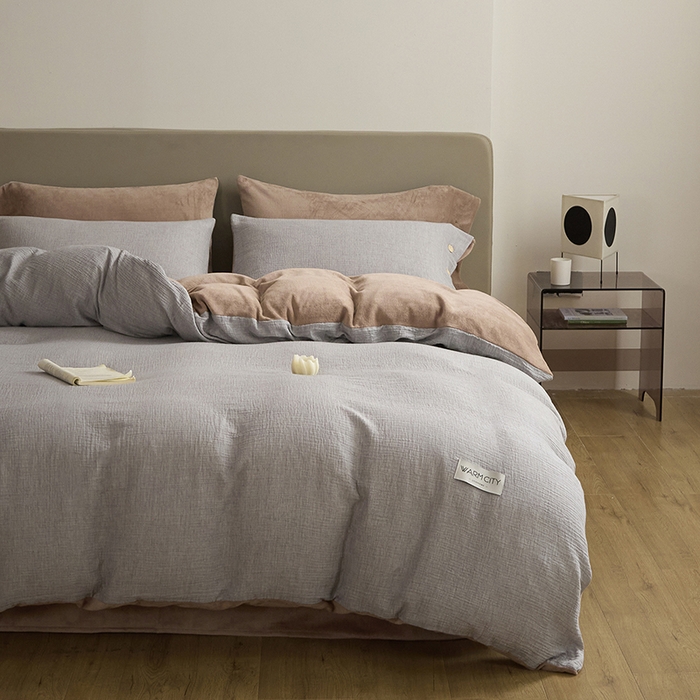 91家纺网 家纺一手货源 找家纺 绒城 全棉泡泡双层纱拼牛奶绒四件套 棉拼绒四件套 棉加绒四件套 - 棉绒系列 泡沫灰-橡木棕