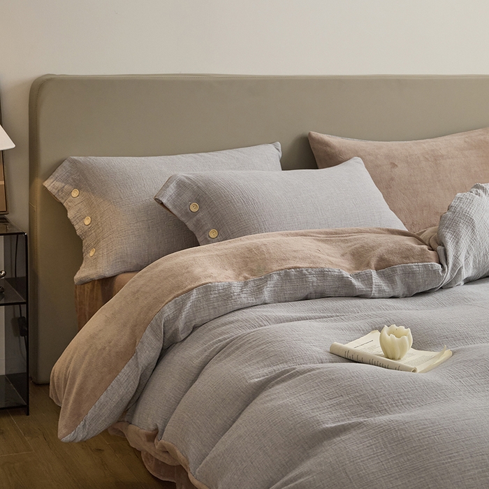 91家纺网 家纺一手货源 找家纺 绒城 全棉泡泡双层纱拼牛奶绒四件套 棉拼绒四件套 棉加绒四件套 - 棉绒系列 泡沫灰-橡木棕