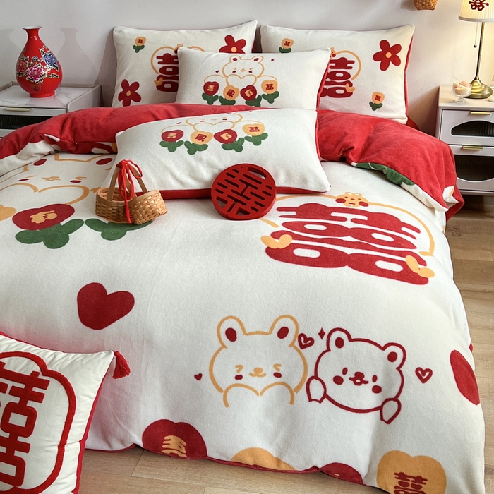 91家纺网 家纺一手货源 找家纺 （总）一电 2025新款网红花婚庆牛奶绒四件套结婚喜被大红色新婚被罩婚嫁妆被套床单