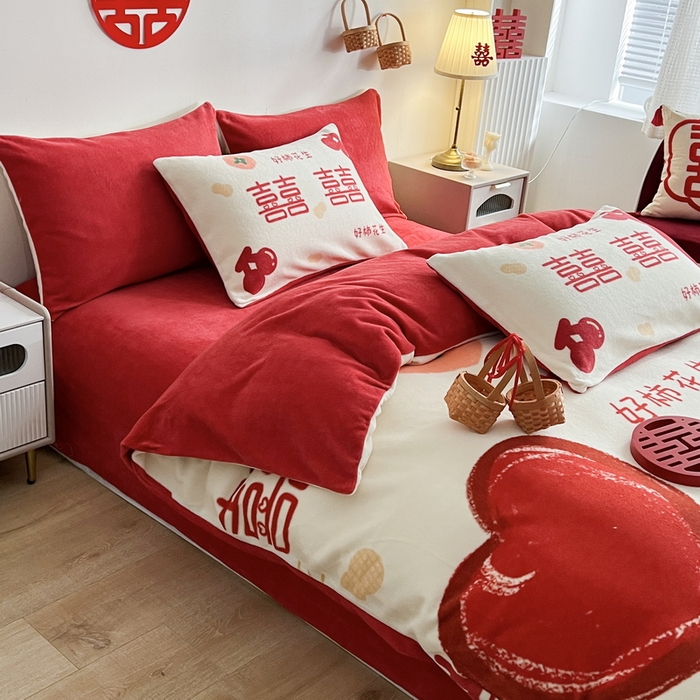 91家纺网 家纺一手货源 找家纺 一电 2025新款网红花婚庆牛奶绒四件套结婚喜被大红色新婚被罩婚嫁妆被套床单 好柿花生