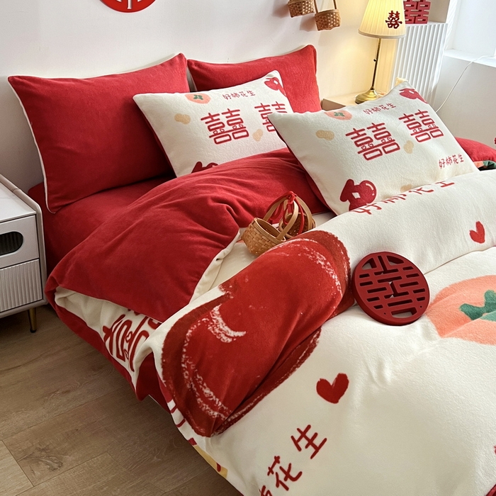 91家纺网 家纺一手货源 找家纺 一电 2025新款网红花婚庆牛奶绒四件套结婚喜被大红色新婚被罩婚嫁妆被套床单 好柿花生