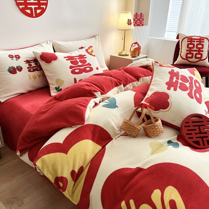 91家纺网 家纺一手货源 找家纺 一电 2025新款网红花婚庆牛奶绒四件套结婚喜被大红色新婚被罩婚嫁妆被套床单 喜事连连