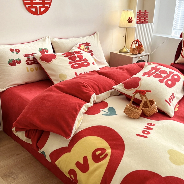 91家纺网 家纺一手货源 找家纺 一电 2025新款网红花婚庆牛奶绒四件套结婚喜被大红色新婚被罩婚嫁妆被套床单 喜事连连