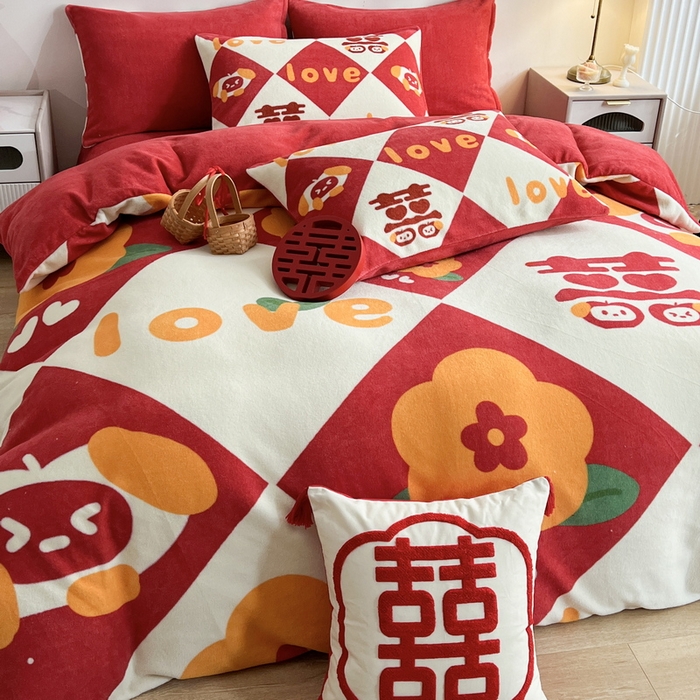 91家纺网 家纺一手货源 找家纺 一电 2025新款网红花婚庆牛奶绒四件套结婚喜被大红色新婚被罩婚嫁妆被套床单 喜宝宝