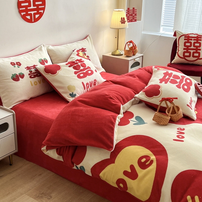 91家纺网 家纺一手货源 找家纺 一电 2025新款网红花婚庆牛奶绒四件套结婚喜被大红色新婚被罩婚嫁妆被套床单 喜事连连