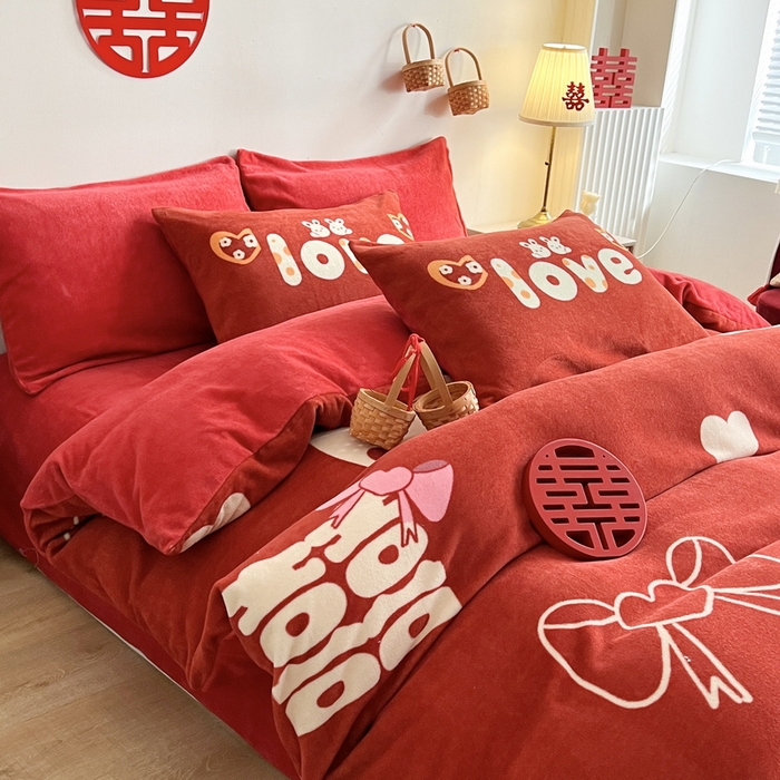 91家纺网 家纺一手货源 找家纺 一电 2025新款网红花婚庆牛奶绒四件套结婚喜被大红色新婚被罩婚嫁妆被套床单 喜结良缘