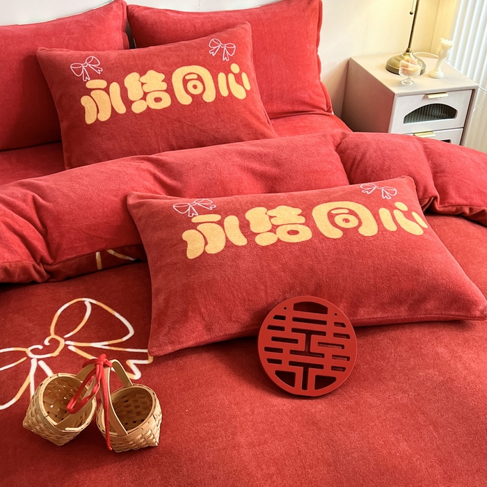 91家纺网 家纺一手货源 找家纺 一电 2025新款网红花婚庆牛奶绒四件套结婚喜被大红色新婚被罩婚嫁妆被套床单 永结同心