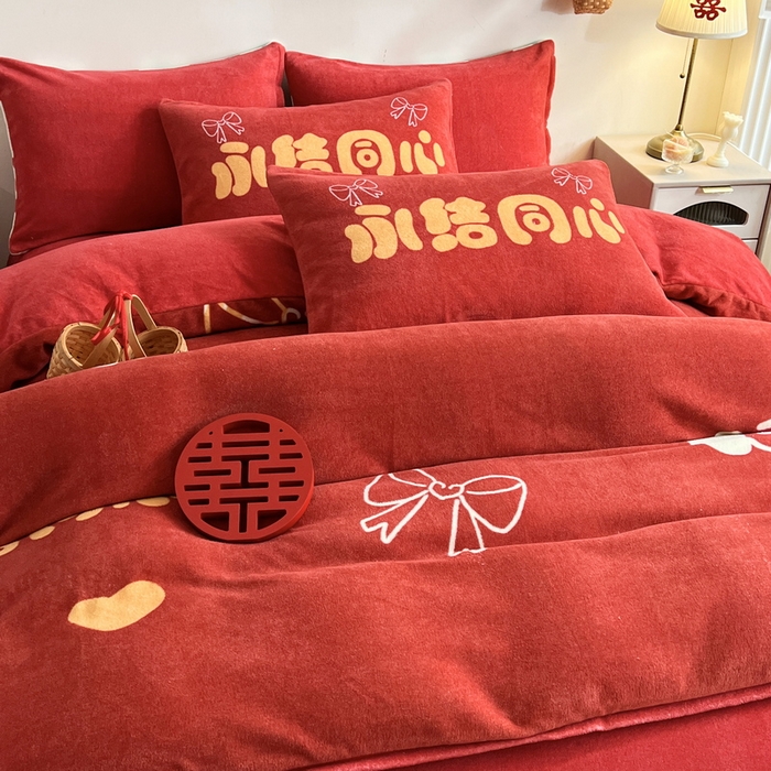 91家纺网 家纺一手货源 找家纺 一电 2025新款网红花婚庆牛奶绒四件套结婚喜被大红色新婚被罩婚嫁妆被套床单 永结同心