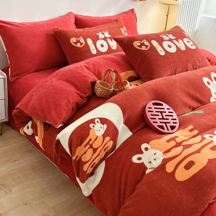91家纺网 家纺一手货源 找家纺 一电 2025新款网红花婚庆牛奶绒四件套结婚喜被大红色新婚被罩婚嫁妆被套床单 喜生贵子