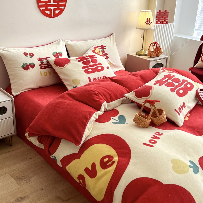 91家纺网 家纺一手货源 找家纺 一电 2025新款网红花婚庆牛奶绒四件套结婚喜被大红色新婚被罩婚嫁妆被套床单 喜事连连