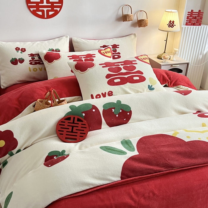 91家纺网 家纺一手货源 找家纺 一电 2025新款网红花婚庆牛奶绒四件套结婚喜被大红色新婚被罩婚嫁妆被套床单 爱你一生