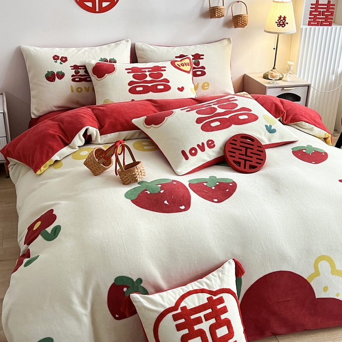 91家纺网 家纺一手货源 找家纺 一电 2025新款网红花婚庆牛奶绒四件套结婚喜被大红色新婚被罩婚嫁妆被套床单 爱你一生