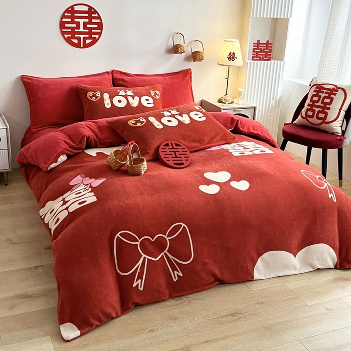 91家纺网 家纺一手货源 找家纺 一电 2025新款网红花婚庆牛奶绒四件套结婚喜被大红色新婚被罩婚嫁妆被套床单 喜结良缘