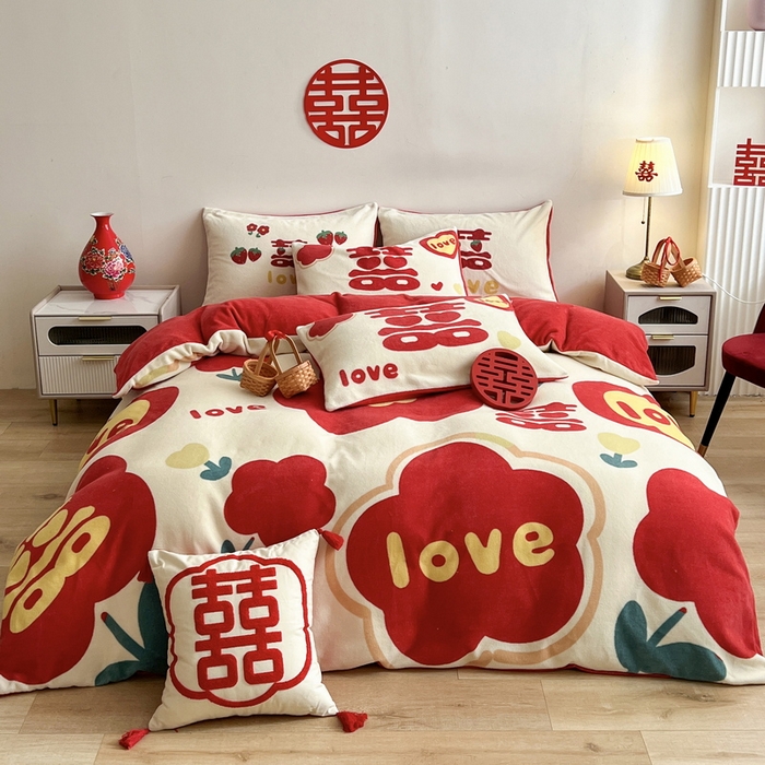 91家纺网 家纺一手货源 找家纺 一电 2025新款网红花婚庆牛奶绒四件套结婚喜被大红色新婚被罩婚嫁妆被套床单 喜事连连