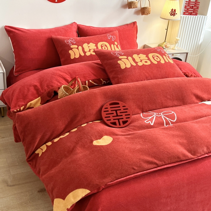 91家纺网 家纺一手货源 找家纺 一电 2025新款网红花婚庆牛奶绒四件套结婚喜被大红色新婚被罩婚嫁妆被套床单 永结同心