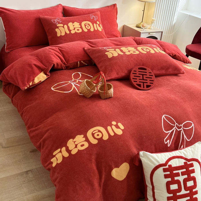 91家纺网 家纺一手货源 找家纺 一电 2025新款网红花婚庆牛奶绒四件套结婚喜被大红色新婚被罩婚嫁妆被套床单 永结同心