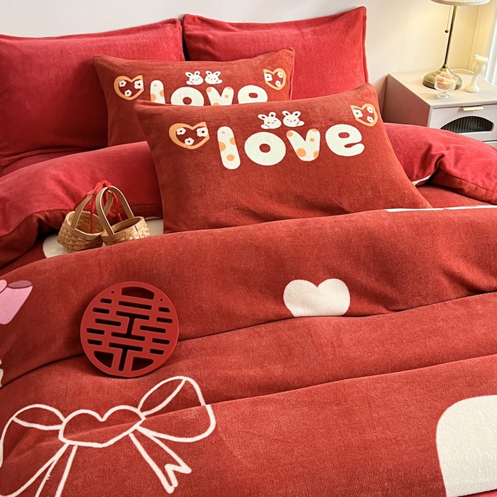 91家纺网 家纺一手货源 找家纺 一电 2025新款网红花婚庆牛奶绒四件套结婚喜被大红色新婚被罩婚嫁妆被套床单 喜结良缘