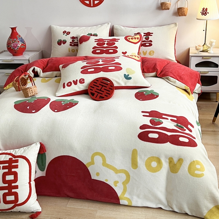 91家纺网 家纺一手货源 找家纺 （总）一电 2025新款网红花婚庆牛奶绒四件套结婚喜被大红色新婚被罩婚嫁妆被套床单