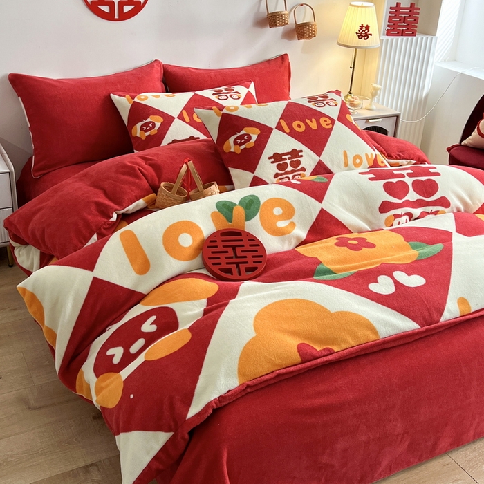 91家纺网 家纺一手货源 找家纺 一电 2025新款网红花婚庆牛奶绒四件套结婚喜被大红色新婚被罩婚嫁妆被套床单 喜宝宝