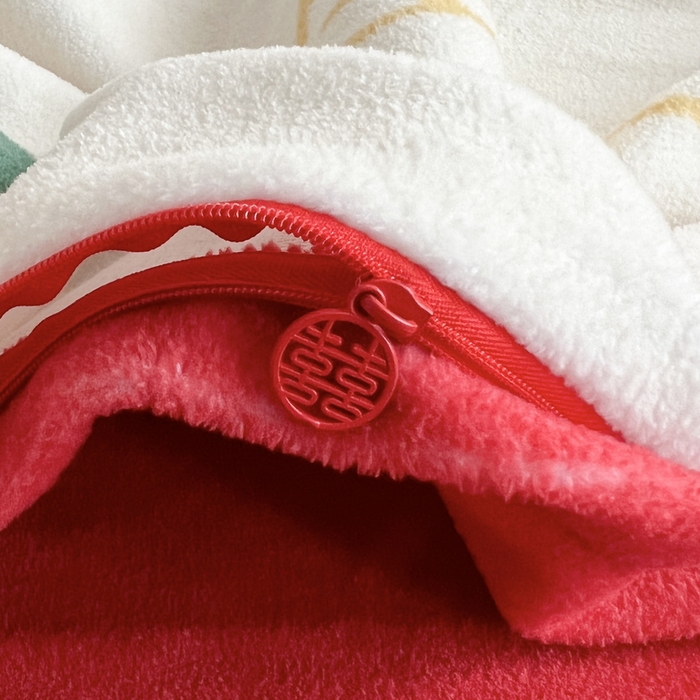 91家纺网 家纺一手货源 找家纺 一电 2025新款网红花婚庆牛奶绒四件套结婚喜被大红色新婚被罩婚嫁妆被套床单 一生一世