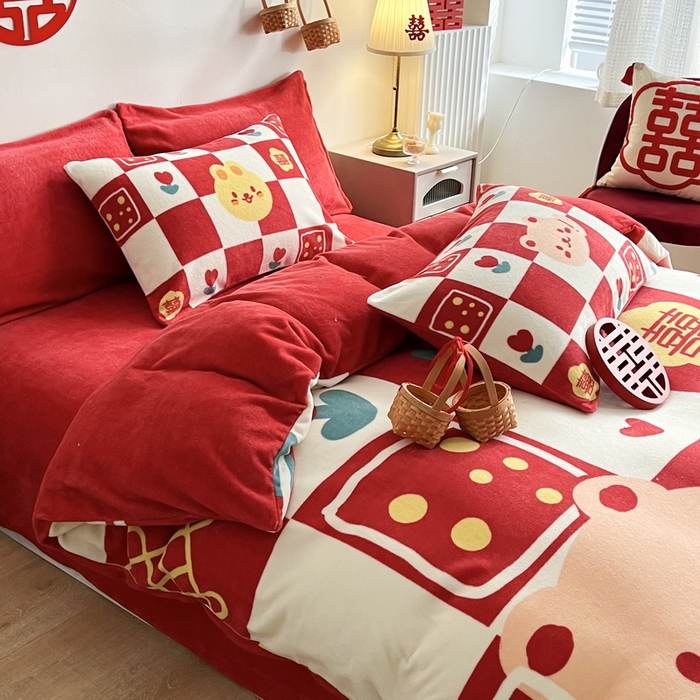 91家纺网 家纺一手货源 找家纺 一电 2025新款网红花婚庆牛奶绒四件套结婚喜被大红色新婚被罩婚嫁妆被套床单 喜多多