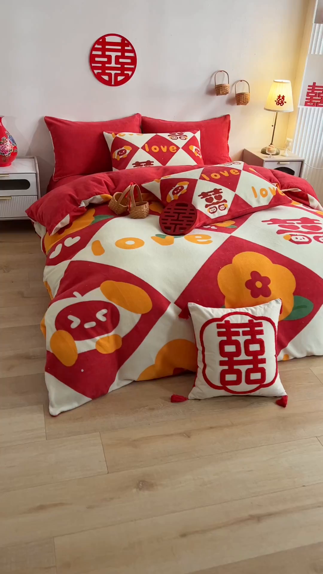 91家纺网 家纺一手货源 找家纺 一电 2025新款网红花婚庆牛奶绒四件套结婚喜被大红色新婚被罩婚嫁妆被套床单 喜宝宝
