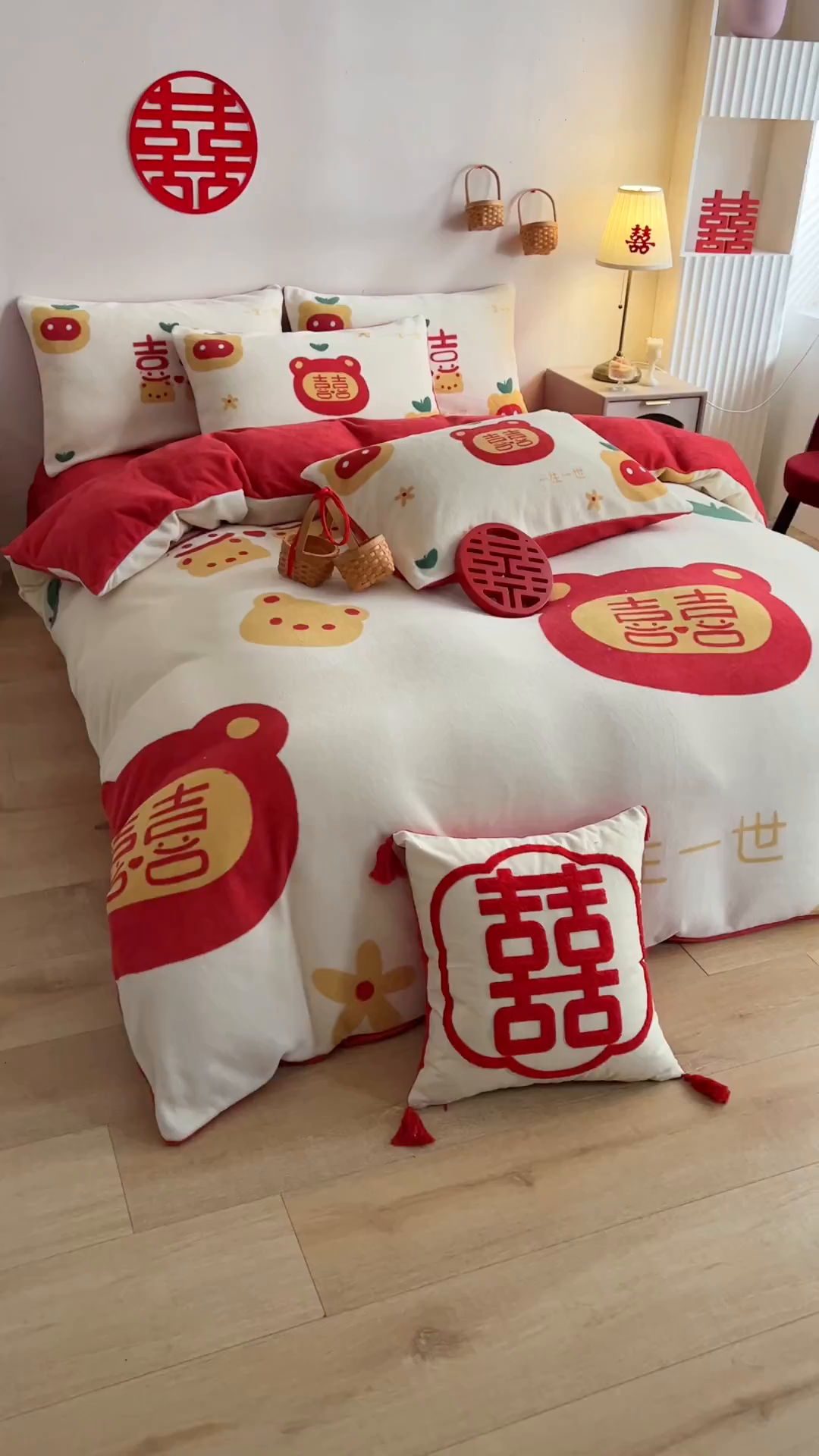 91家纺网 家纺一手货源 找家纺 一电 2025新款网红花婚庆牛奶绒四件套结婚喜被大红色新婚被罩婚嫁妆被套床单 一生一世