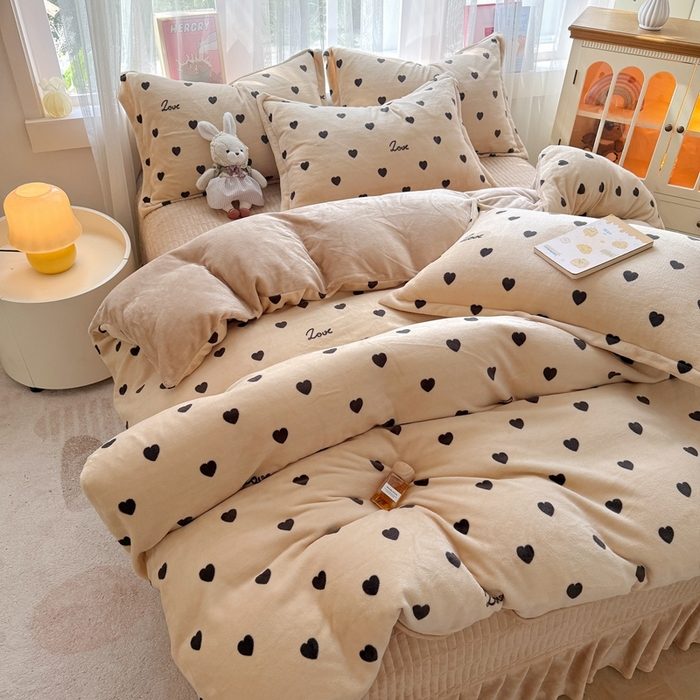 91家纺网 家纺一手货源 找家纺 （总）梵克保罗 2025秋冬新款印花牛奶绒床盖炕垫炕盖四件套-云裳