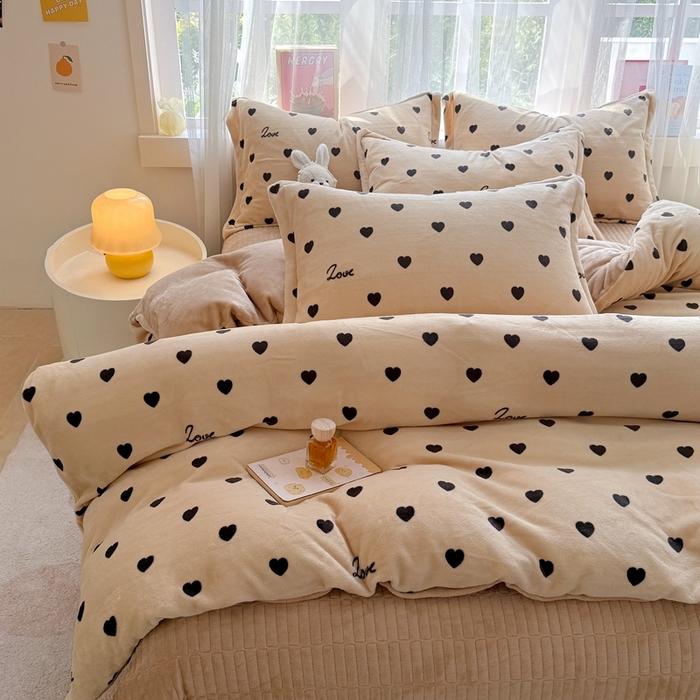 91家纺网 家纺一手货源 找家纺 （总）梵克保罗 2025秋冬新款印花牛奶绒床盖炕垫炕盖四件套-云裳