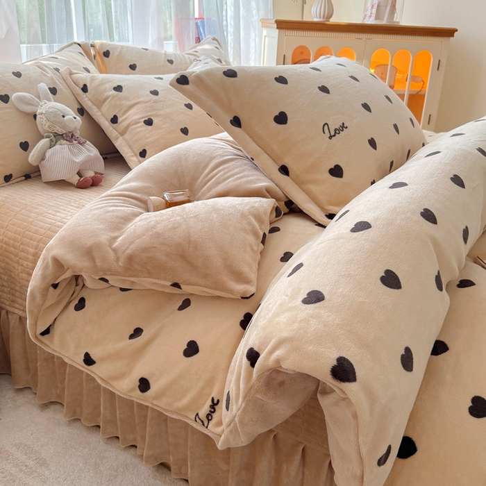 91家纺网 家纺一手货源 找家纺 （总）梵克保罗 2025秋冬新款印花牛奶绒床盖炕垫炕盖四件套-云裳