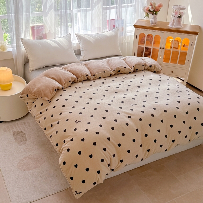 91家纺网 家纺一手货源 找家纺 （总）梵克保罗 2025秋冬新款印花牛奶绒床盖炕垫炕盖四件套-云裳