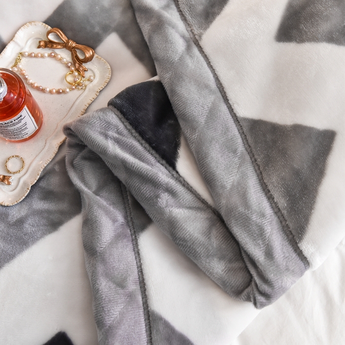 91家纺网 家纺一手货源 找家纺 新月家纺（锦威郎） 2025新款加厚保暖超柔毛毯时尚系列 几何鹿