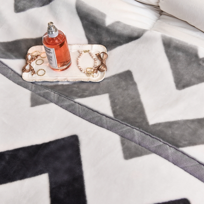 91家纺网 家纺一手货源 找家纺 新月家纺（锦威郎） 2025新款加厚保暖超柔毛毯时尚系列 几何鹿