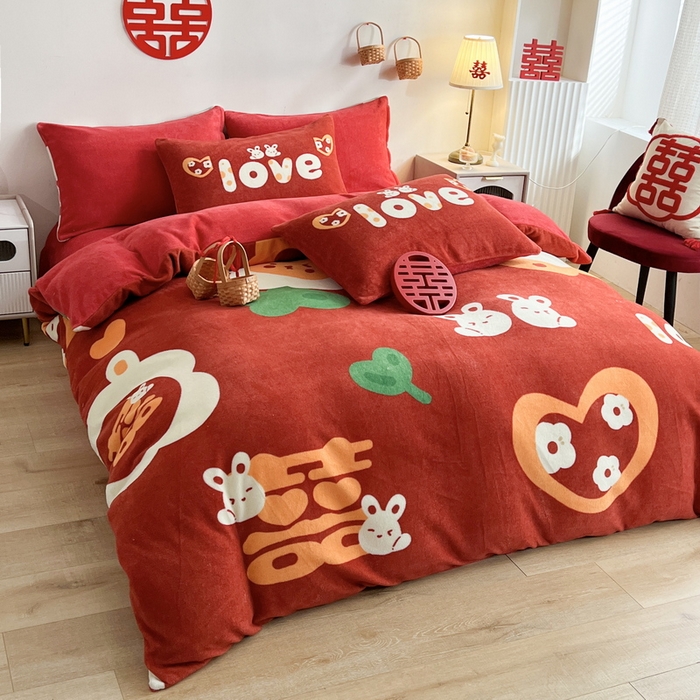 91家纺网 家纺一手货源 找家纺 一电 2025新款网红花婚庆牛奶绒四件套结婚喜被大红色新婚被罩婚嫁妆被套床单 喜生贵子