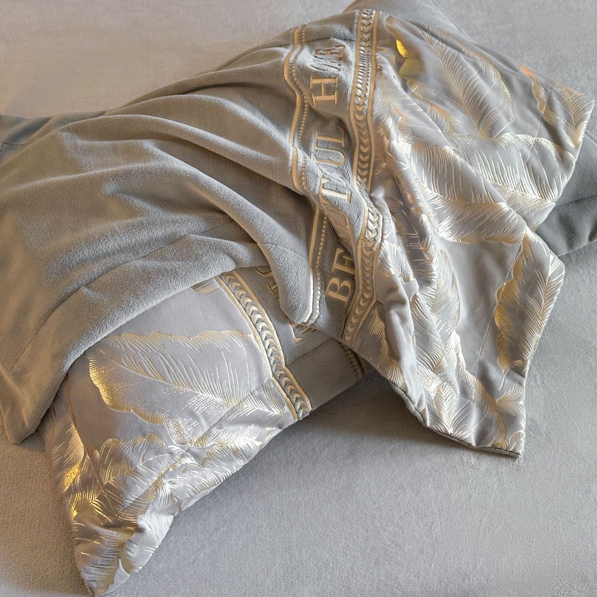 91家纺网 家纺一手货源 找家纺 （总）女子家纺 2025新款牛奶绒拼接刺绣四件套-普罗旺斯