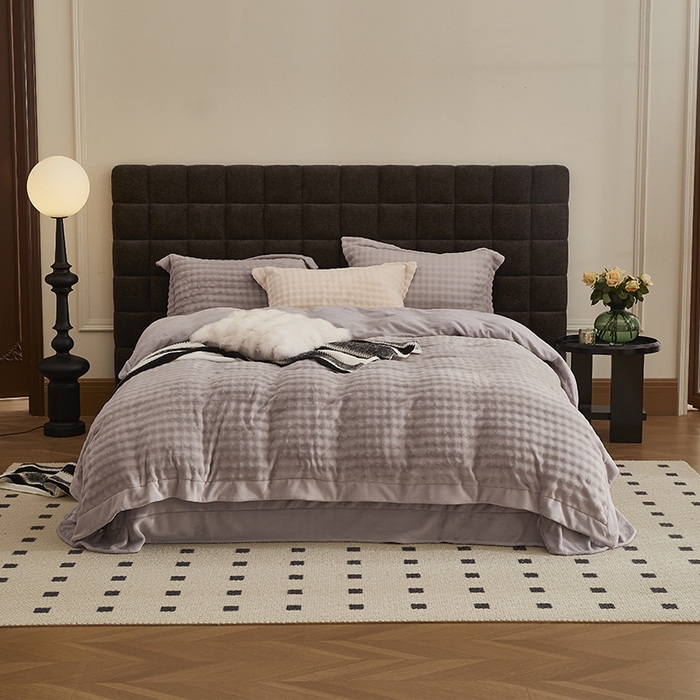 91家纺网 家纺一手货源 找家纺 新月家纺（锦威郎） 2025新款加厚皮草兔毛绒牛奶绒系列四件套9.2斤 托斯塞纳+绅士灰