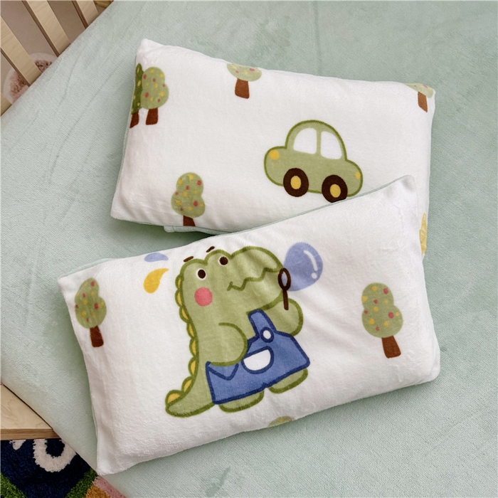 91家纺网 家纺一手货源 找家纺 萌宝家纺 2025新款牛奶绒儿童被套幼儿园冬被可拆洗 恐龙奇奇