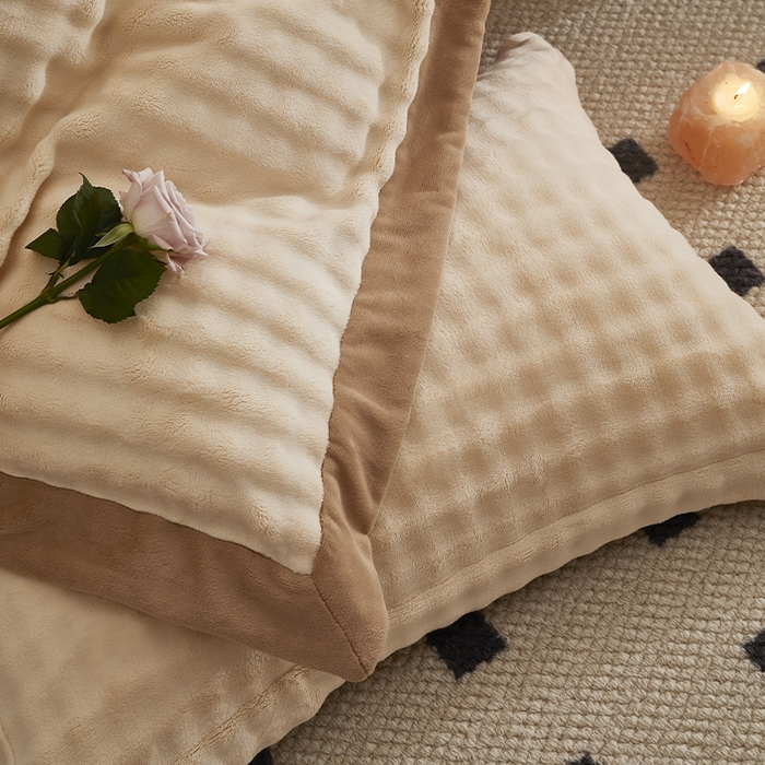 91家纺网 家纺一手货源 找家纺 新月家纺（锦威郎） 2025新款加厚皮草兔毛绒牛奶绒系列四件套9.2斤 托斯塞纳+贵族白