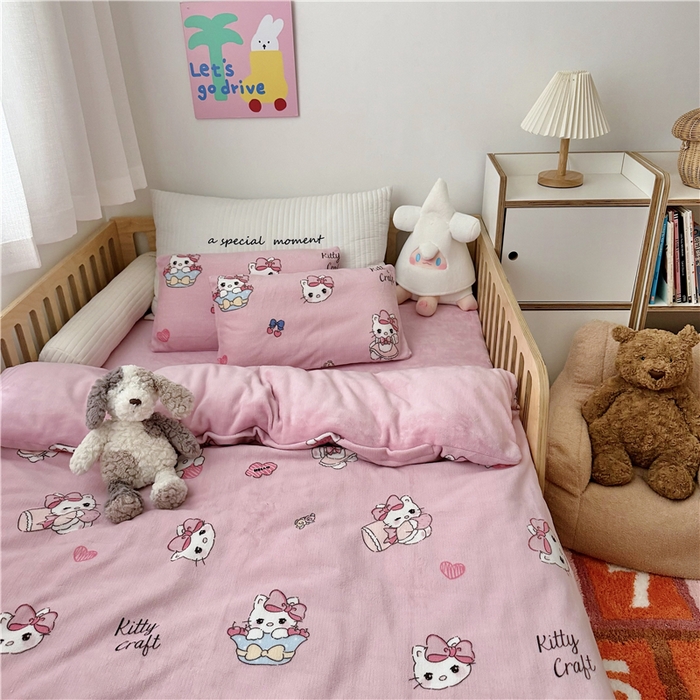 91家纺网 家纺一手货源 找家纺 萌宝家纺 2025新款牛奶绒儿童被套幼儿园冬被可拆洗 粉色小猫
