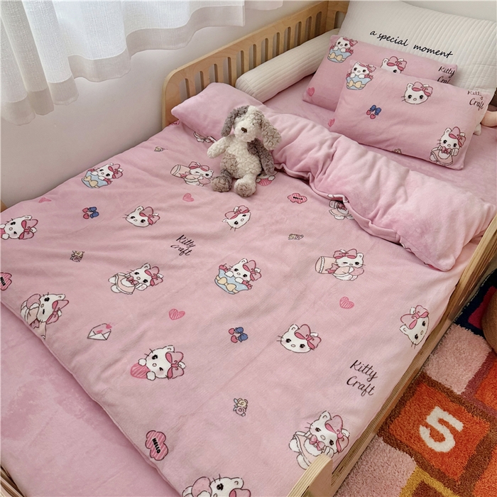 91家纺网 家纺一手货源 找家纺 萌宝家纺 2025新款牛奶绒儿童被套幼儿园冬被可拆洗 粉色小猫