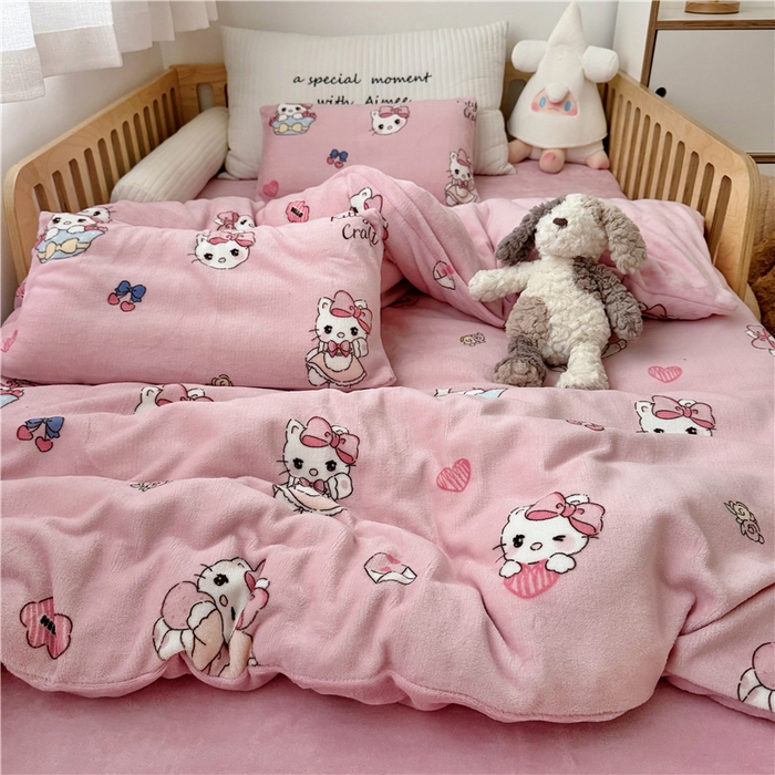 91家纺网 家纺一手货源 找家纺 萌宝家纺 2025新款牛奶绒儿童被套幼儿园冬被可拆洗 粉色小猫