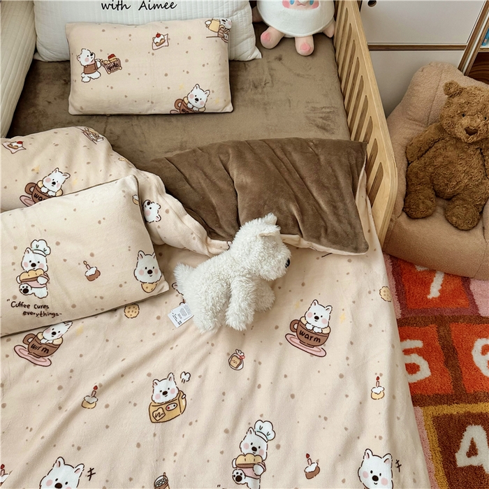91家纺网 家纺一手货源 找家纺 萌宝家纺 2025新款牛奶绒儿童被套幼儿园冬被可拆洗 小熊奶咖